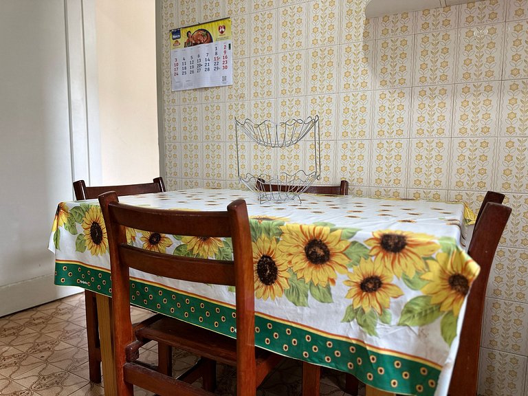 Apto no Forte a 1 quadra da Praia com Wi-Fi