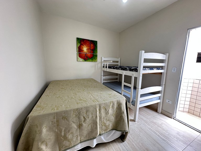 Apto com Sacada – 5 min da Praia!