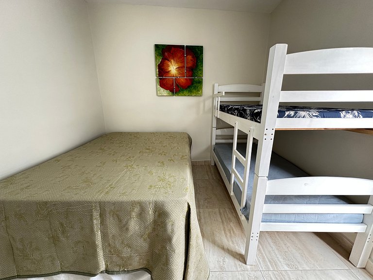 Apto com Sacada – 5 min da Praia!