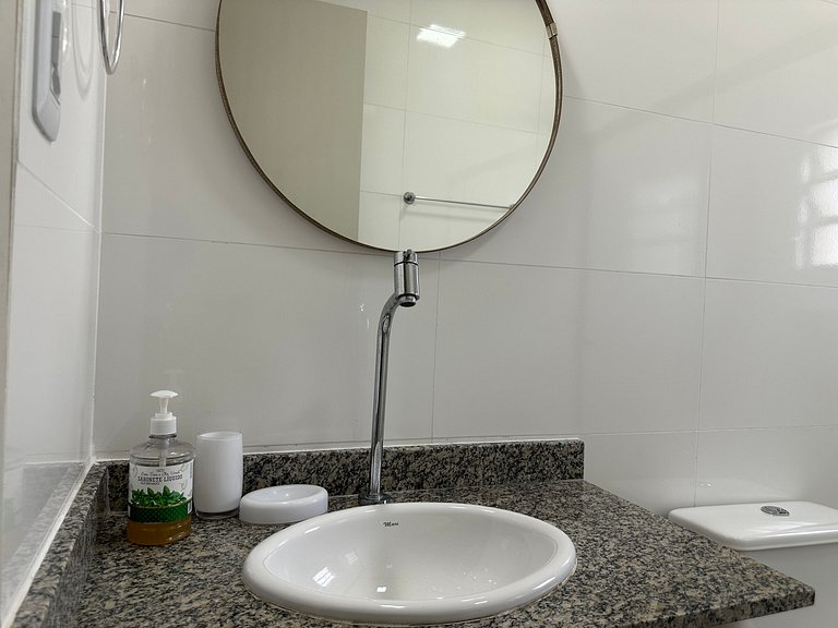 Apto com Sacada – 5 min da Praia!