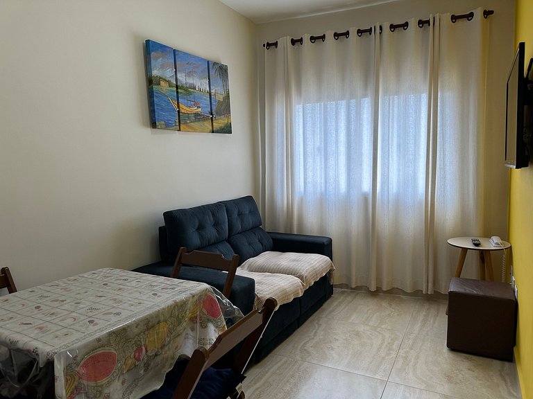 Apto com Sacada – 5 min da Praia!