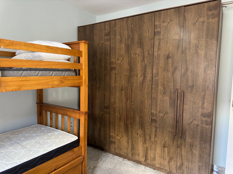 Apto moderno na rua da Feira de Artesanato