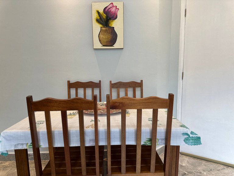 Apto moderno na rua da Feira de Artesanato