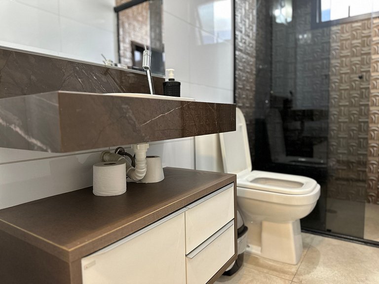 Apto moderno na rua da Feira de Artesanato