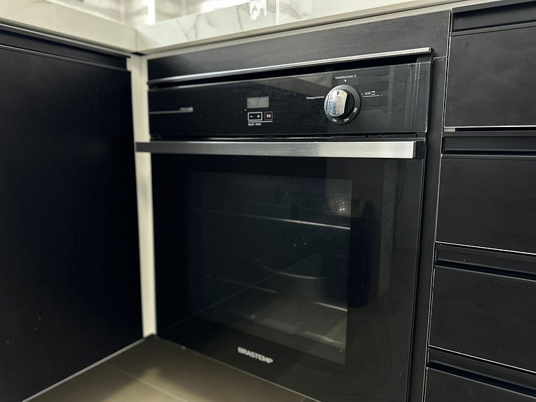 Apto moderno na rua da Feira de Artesanato