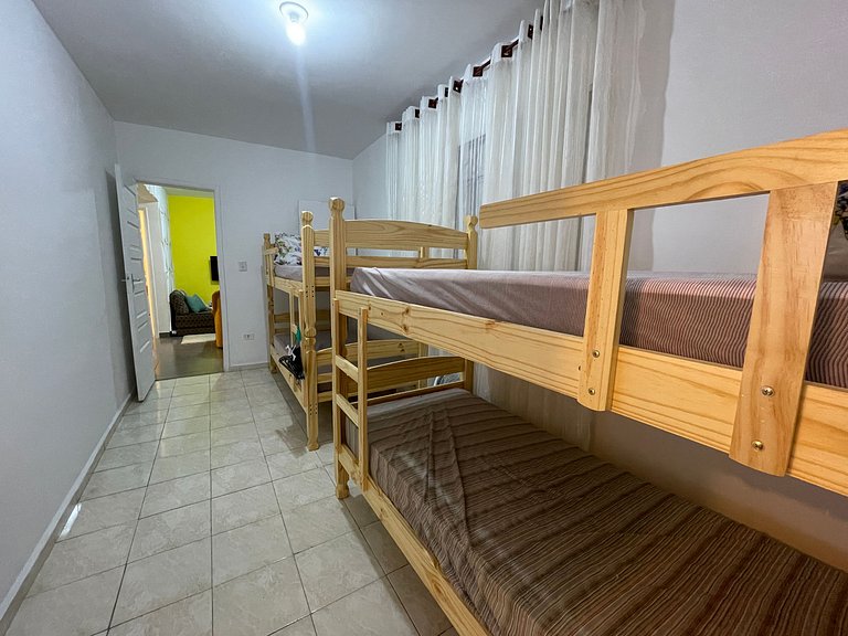 Apto Espaçoso a 300m da Praia da Aviação