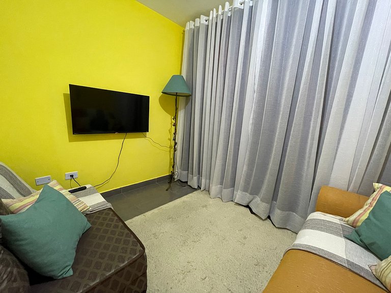 Apto Espaçoso a 300m da Praia da Aviação