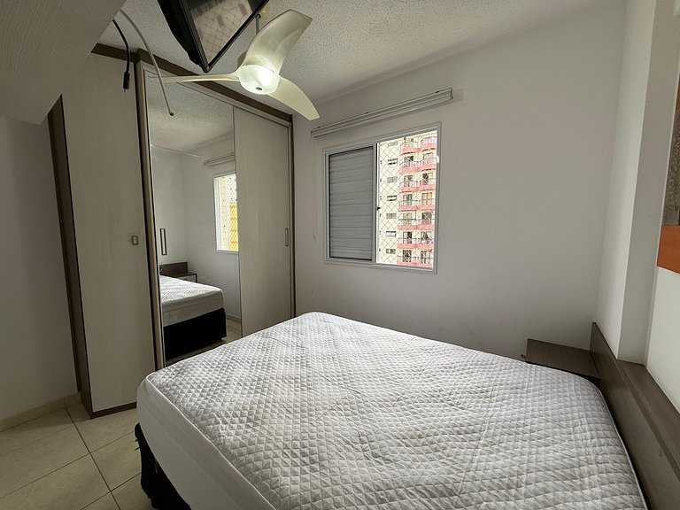Ocian 2 quartos, suíte e piscina,quadra da praia