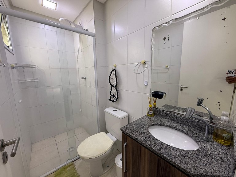 Ocian 2 quartos, suíte e piscina,quadra da praia