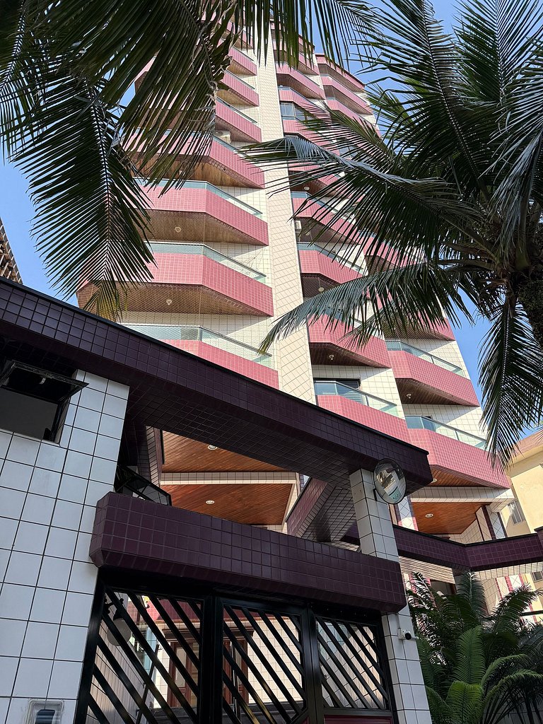 Excelente localização na Mirim 60 m da Praia!