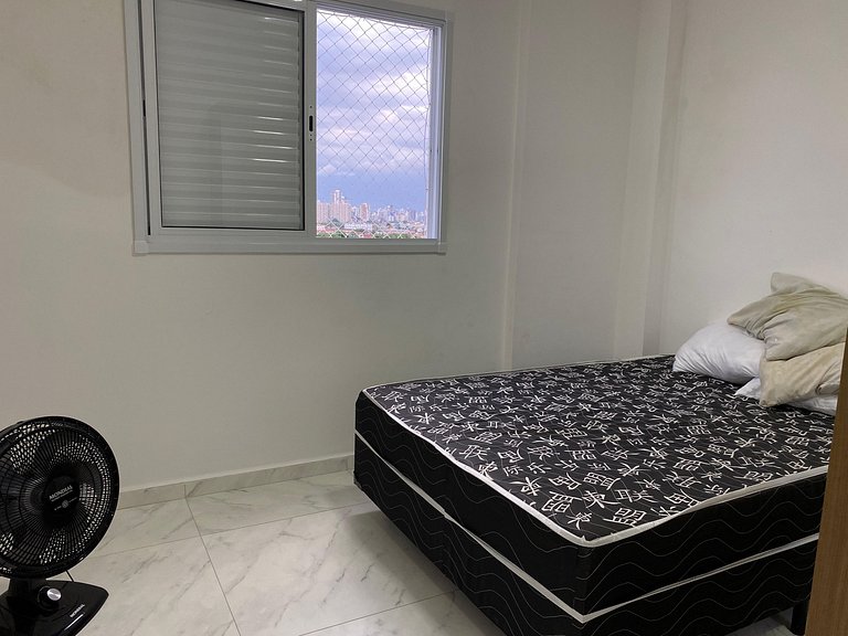 Apto Vila Mirim, 2Qts (1Suíte), Vista Mar!