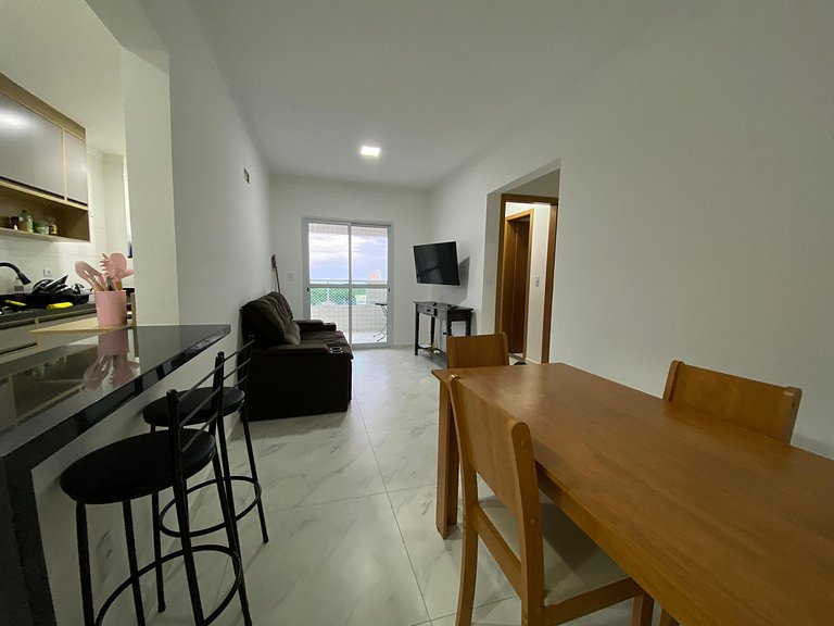 Apto Vila Mirim, 2Qts (1Suíte), Vista Mar!