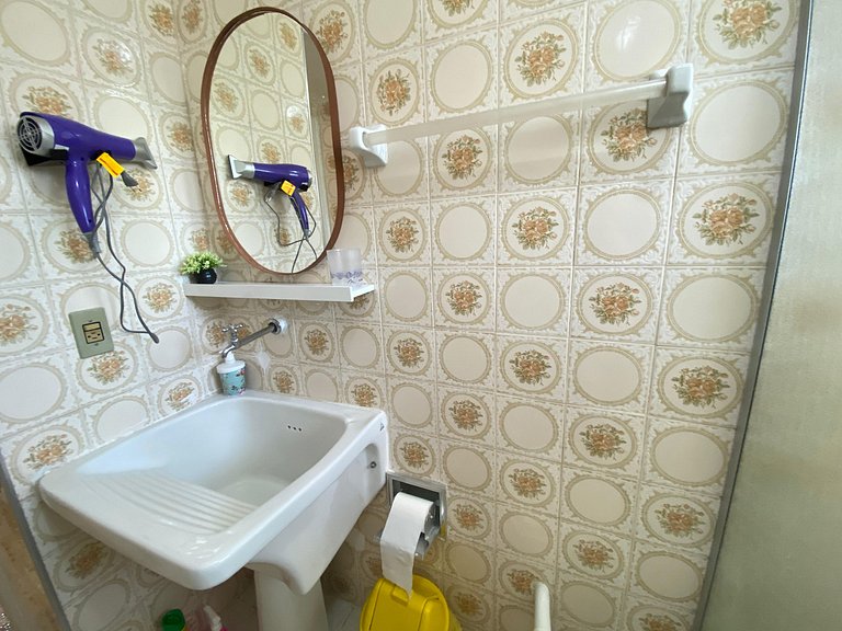 Kitnet no Canto do Forte – Ótima localização!