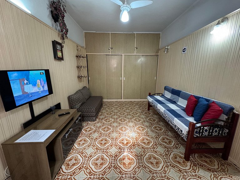 Apto no Forte a 1 quadra da Praia com Wi-Fi