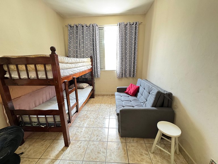 Apto no Forte a 1 quadra da Praia com Wi-Fi