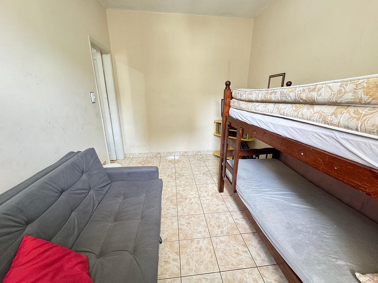 Apto no Forte a 1 quadra da Praia com Wi-Fi