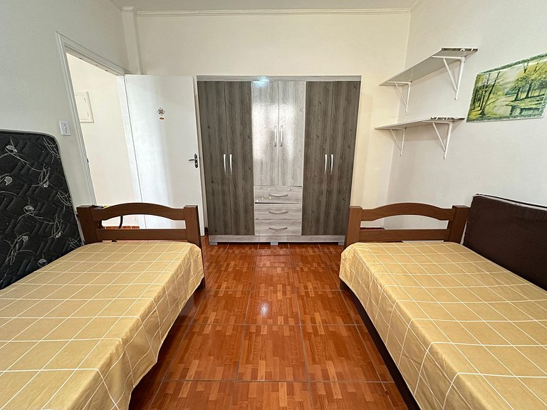 Apto completo a 500m da Praia na Guilhermina