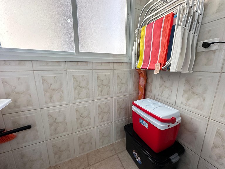 Apto com ar e garagem a 100m da praia