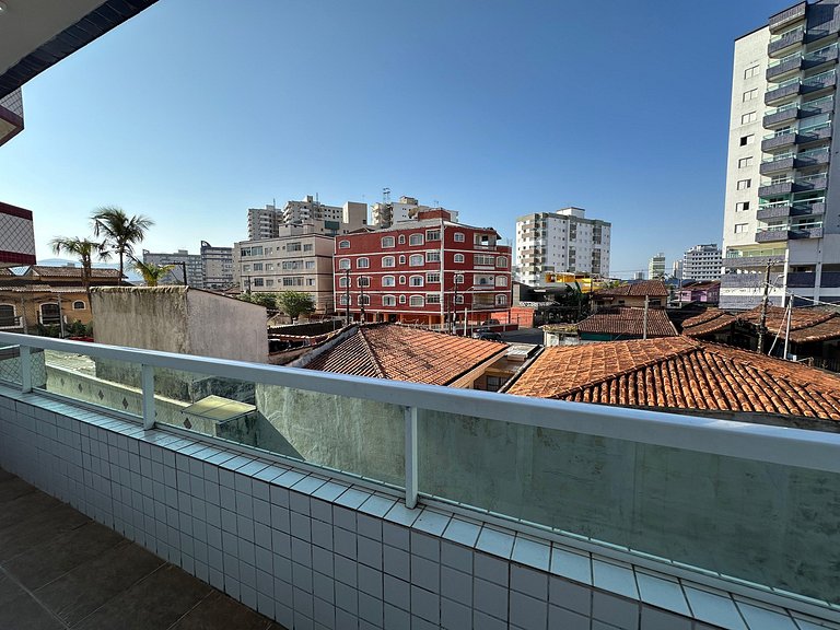 Apto com ar e garagem a 100m da praia