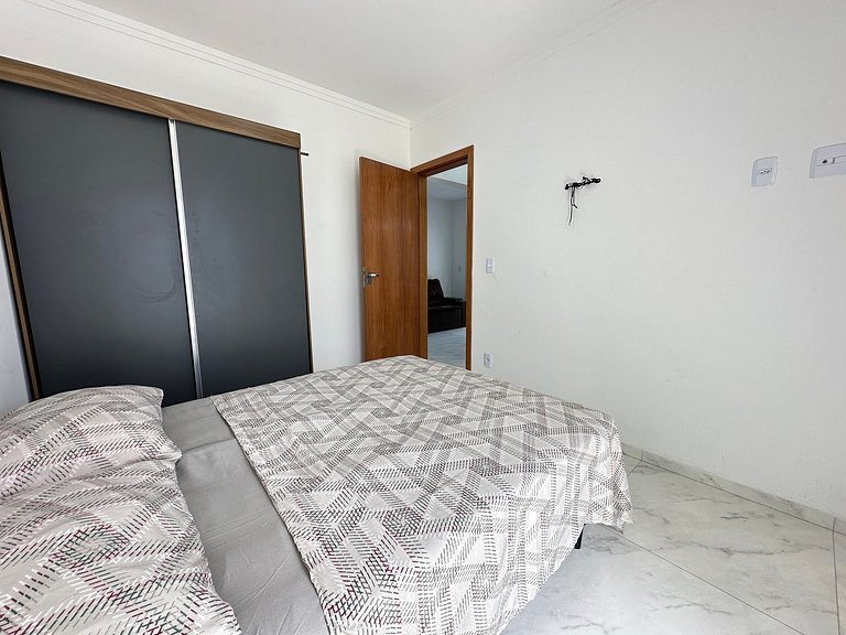 Apto Vila Mirim, 2Qts (1Suíte), Vista Mar!