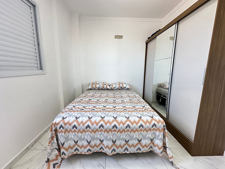 Apto Vila Mirim, 2Qts (1Suíte), Vista Mar!