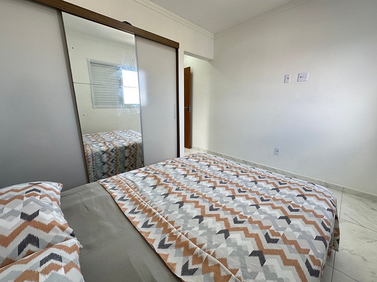 Apto Vila Mirim, 2Qts (1Suíte), Vista Mar!