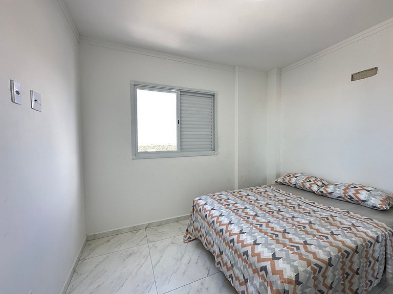 Apto Vila Mirim, 2Qts (1Suíte), Vista Mar!