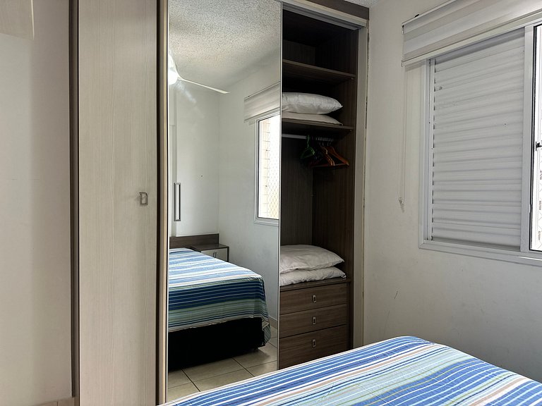 Apto 2 quartos e garagem na Ocian