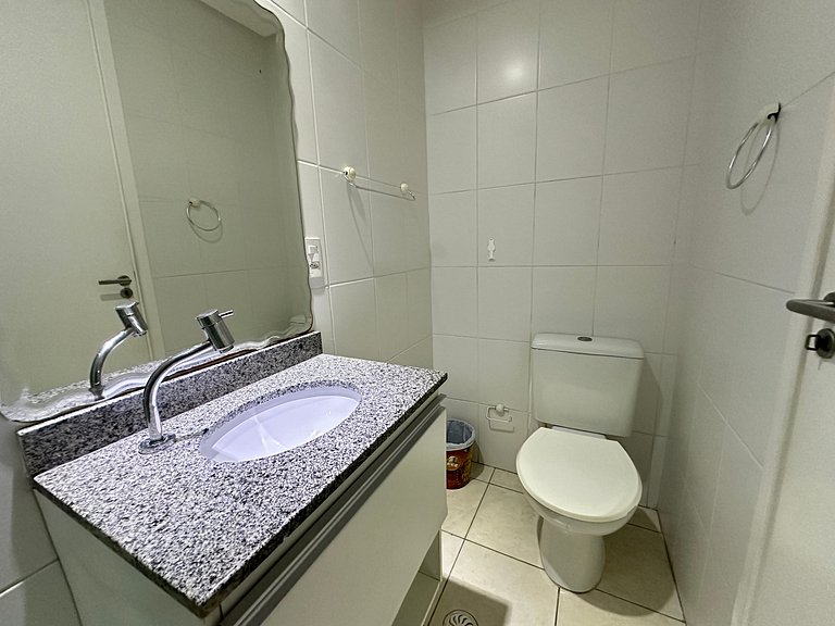 Apto 2 quartos e garagem na Ocian