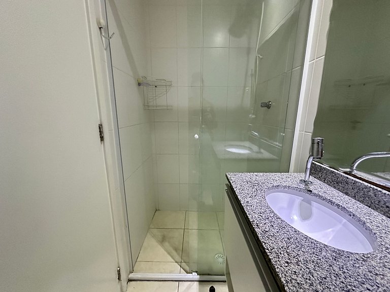 Apto 2 quartos e garagem na Ocian