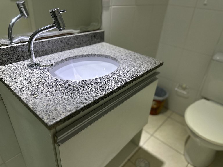 Apto 2 quartos e garagem na Ocian