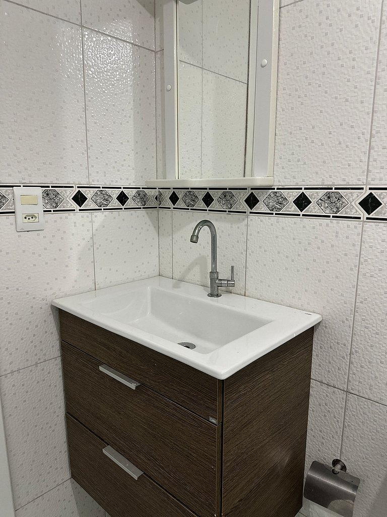 Apto 1 dorm, uma quadra da Praia! Guilhermina