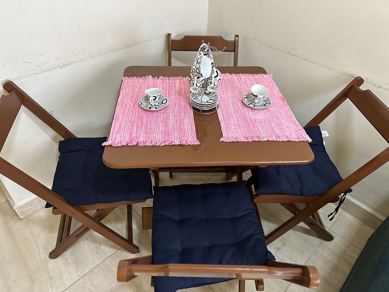 Apto com Sacada – 5 min da Praia!