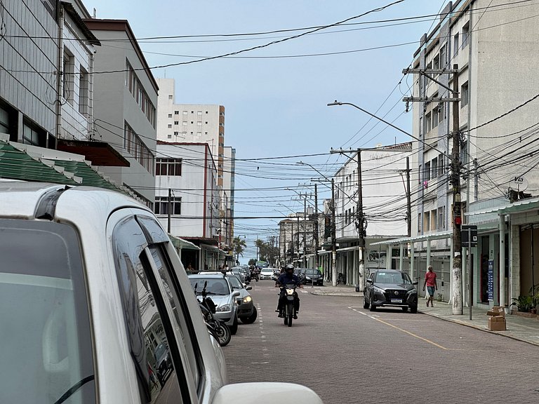 Apê com garagem, portaria 24h e ótima localização!