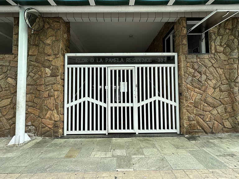 Apê com garagem, portaria 24h e ótima localização!