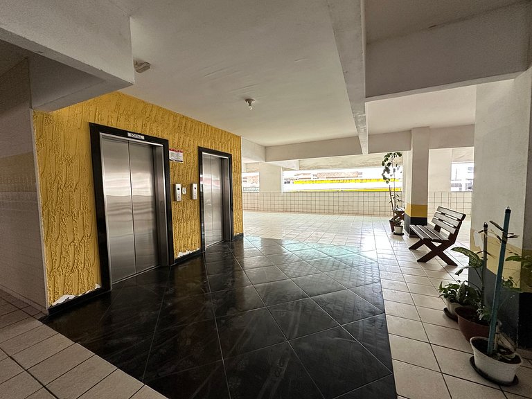 Apê com garagem, portaria 24h e ótima localização!
