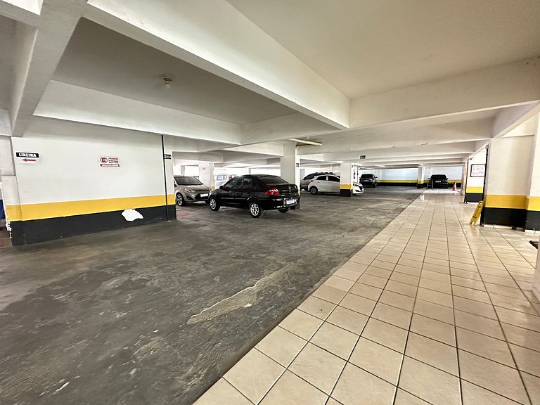Apê com garagem, portaria 24h e ótima localização!
