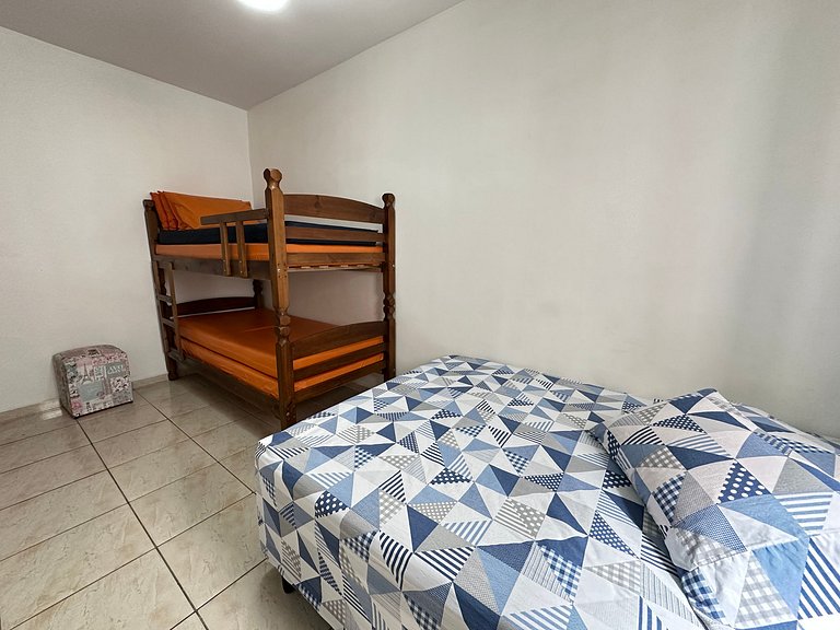 Apê com garagem, portaria 24h e ótima localização!