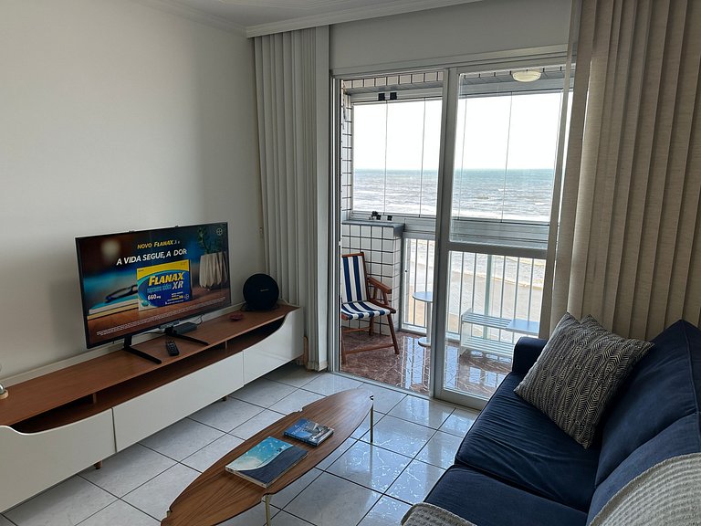 Vista deslumbrante e elegância frente mar!