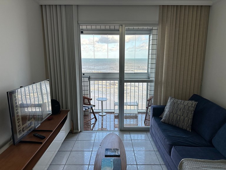 Vista deslumbrante e elegância frente mar!