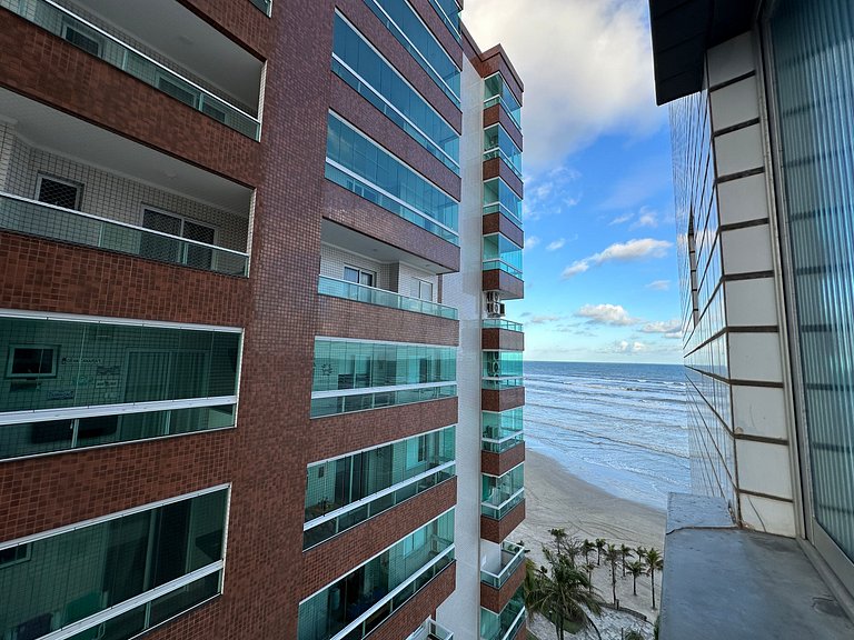 Vista deslumbrante e elegância frente mar!