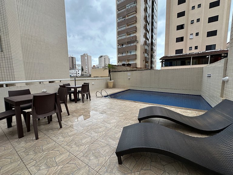 Apto c/ vista mar e piscina no prédio perto do mar