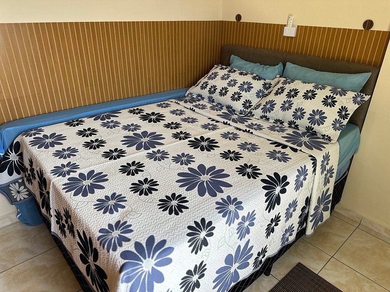Apto no Boqueirão, 5 min da praia + Wi-Fi!