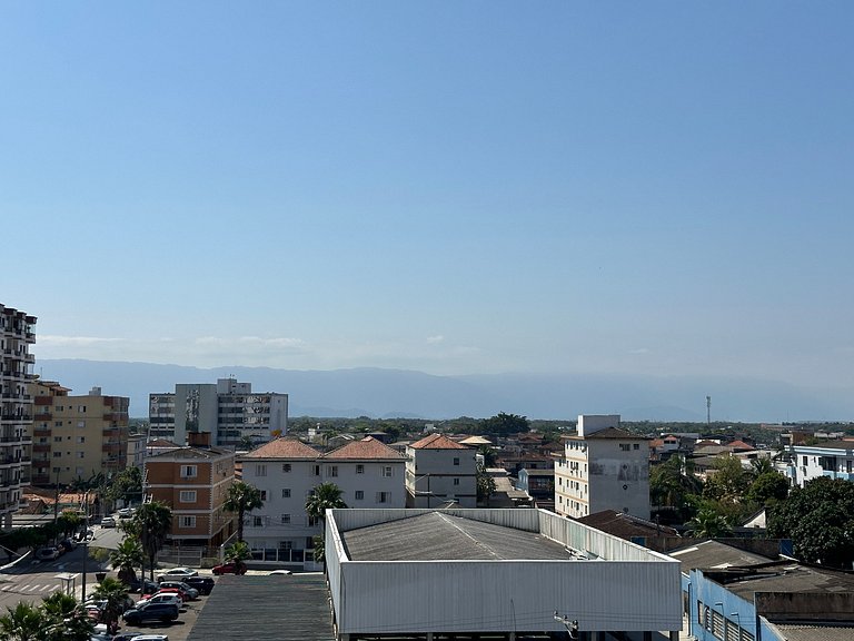 Apto no Boqueirão, 5 min da praia + Wi-Fi!