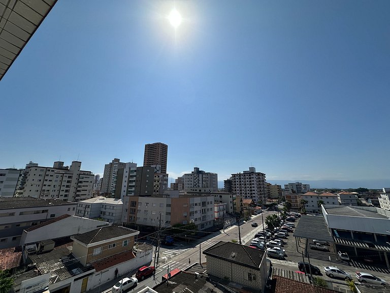 Apto no Boqueirão, 5 min da praia + Wi-Fi!