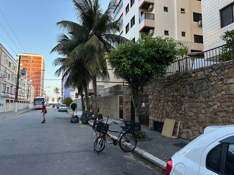 Tupi: praia a 2 min e muito conforto!