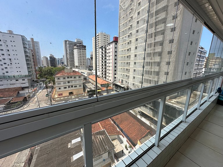 A 300m da praia, varanda gourmet e muito conforto!