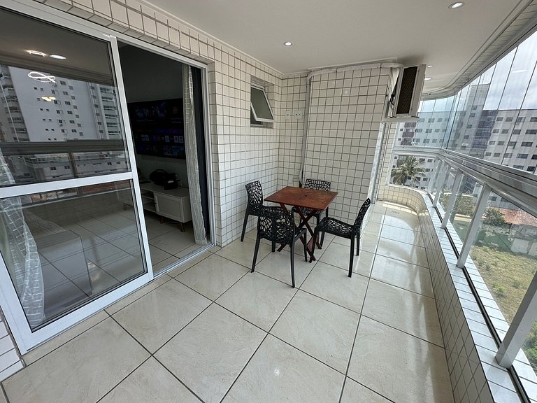 A 300m da praia, varanda gourmet e muito conforto!
