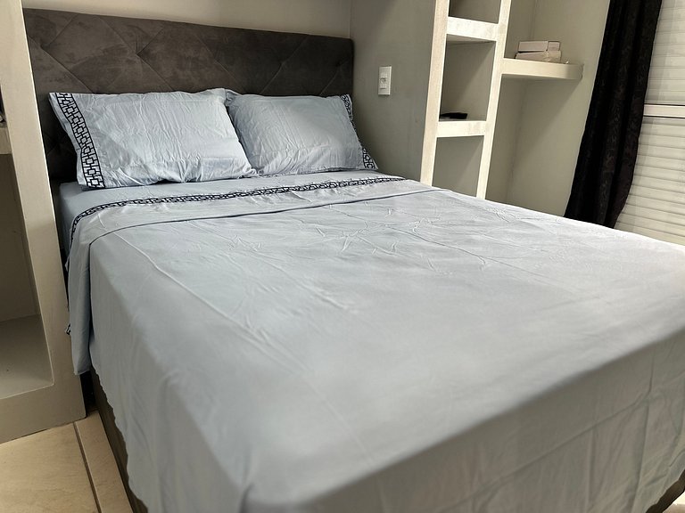 A 300m da praia, varanda gourmet e muito conforto!