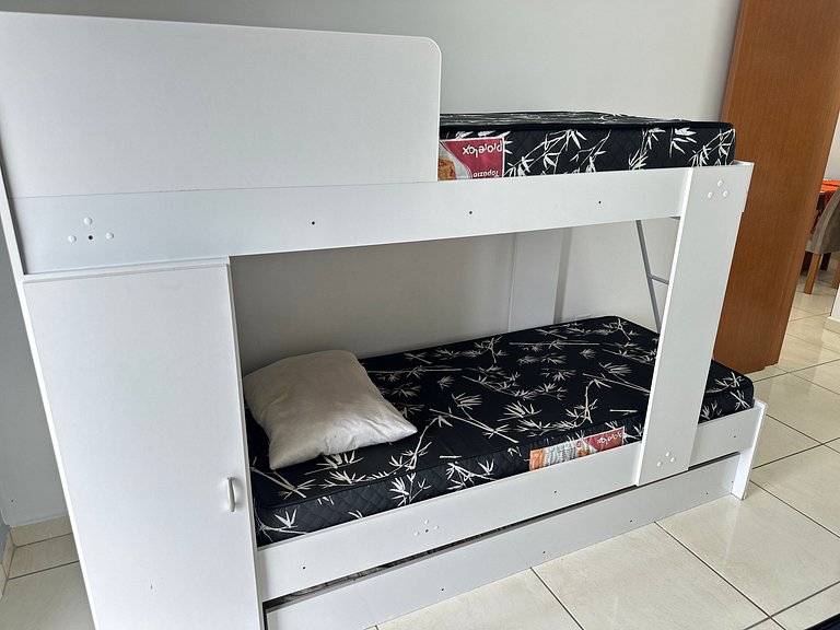 A 300m da praia, varanda gourmet e muito conforto!